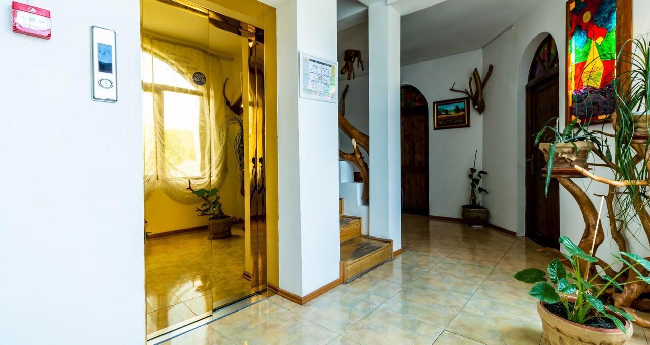 Hotel Castelul De Vis Petroşani Exterior foto